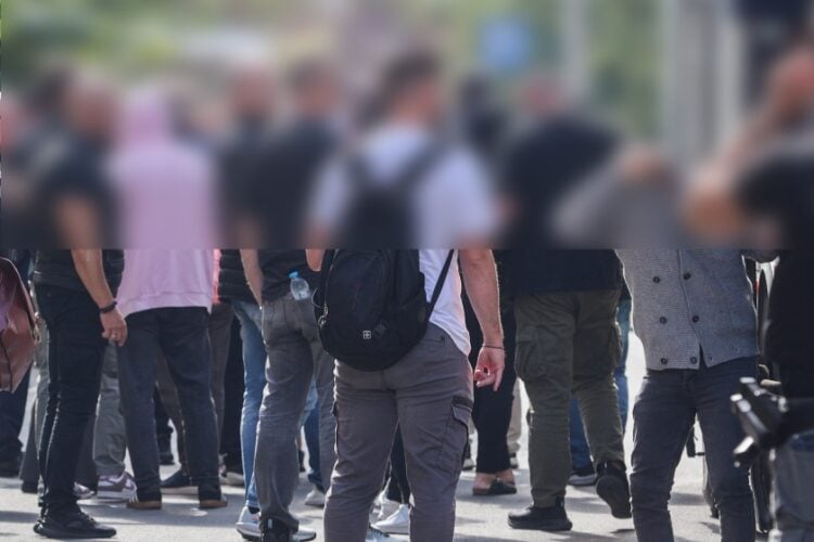 Οι συλληφθέντες για απάτες μέσω επιστροφών ΦΠΑ από εμπορικές συναλλαγές οδηγούνται στον εισαγγελέα, Τετάρτη 1 Οκτωβρίου 2025. (Φωτ.: Eurokinissi/Γιάννης Παναγόπουλος)