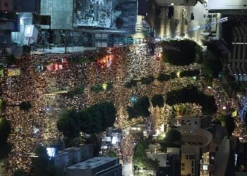Μεγάλη συγκέντρωση στην πλατεία Ομήρων στο Τελ Αβίβ (φωτ.: EPA/Abir Sultan)