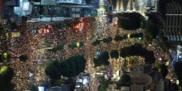 Μεγάλη συγκέντρωση στην πλατεία Ομήρων στο Τελ Αβίβ (φωτ.: EPA/Abir Sultan)