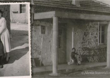 Η Μακρέσα με την εγγονή της Ελπίδα, κόρη του Αλέξη Ιωαννίδη και το προσφυγικό σπίτι τους στους Ευζώνους (φωτ.: Αρχείο Αλεξίας Ιωαννίδου)