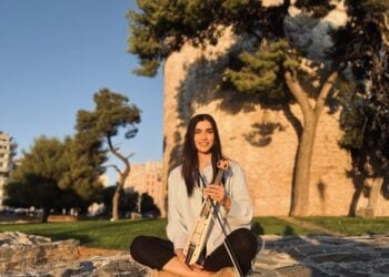 Αν και μόλις 21 ετών, η Μαρία-Σοφία Αραπίδου ήρθε για να μείνει στην ποντιακή μουσική σκηνή (φωτ.: facebook / Maria Sofia Arapidou)