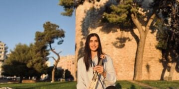 Αν και μόλις 21 ετών, η Μαρία-Σοφία Αραπίδου ήρθε για να μείνει στην ποντιακή μουσική σκηνή (φωτ.: facebook / Maria Sofia Arapidou)