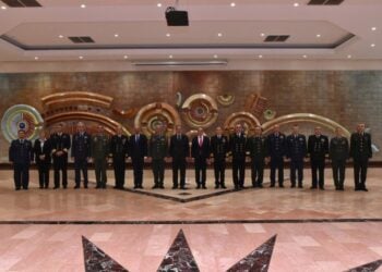 Πρέσβεις, ανώτατοι και ανώτεροι αξιωματικοί των Ενόπλων Δυνάμεων και άλλοι αξιωματούχοι Ελλάδας-Τουρκίας συναντήθηκαν για να συζητήσουν τα Μέτρα Οικοδόμησης Εμπιστοσύνης (φωτ.: ΑΠΕ-ΜΠΕ/ΥΠΕΘΑ/STR)