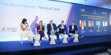 Μαίρη Παπακωνσταντίνου, δρ Νάνση Βέρρα, Αλέξανδρος Ντάβος, Γιώργος Πουλημάς, και Νίκος Φλίγκος στο πάνελ «Βέλτιστες πρακτικές στον κλάδο των τυχερών παιγνίων – Από τη θεωρία στην πράξη»