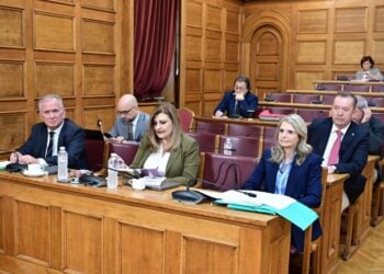 Εικόνα από τη συνεδρίαση της Εξεταστικής Επιτροπής «Για τη διερεύνηση όλων των ζητημάτων που έχουν ανακύψει σχετικά με τη λειτουργία του Οργανισμού Πληρωμών και Ελέγχου Κοινοτικών Ενισχύσεων Προσανατολισμού και Εγγυήσεων (ΟΠΕΚΕΠΕ), με γνώμονα την ανάδειξη τυχόν ευθυνών και την αποκατάσταση της αξιοπιστίας του συστήματος πληρωμής των αγροτικών ενισχύσεων, ώστε να αποτελεί έναν αξιόπιστο, αποτελεσματικό και δίκαιο μηχανισμό για όλους τους παράγωγους της χώρας» (φωτ.: Μιχάλης Καραγιάννης/EUROKINISSI)