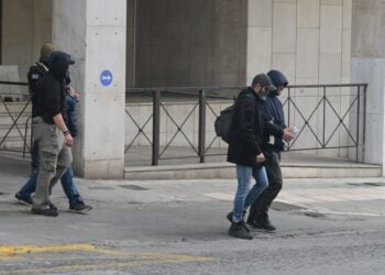 Συλληφθέντες για τις παράνομες επιδοτήσεις του ΟΠΕΚΕΠΕ οδηγούνται στην Ευρωπαϊκή Εισαγγελία (φωτ.: Τατιάνα Μπόλαρη/ EUROKINISSI)