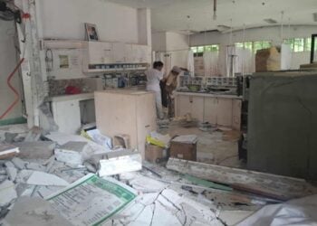 Τεράστιες ζημιές σε κυβερνητικό κτήριο των Φιλιππίνων μετά τον σεισμό των 7,5 Ρίχτερ (Φωτ.: EPA/ Philippine Bureau of Fire Protection)
