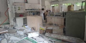 Τεράστιες ζημιές σε κυβερνητικό κτήριο των Φιλιππίνων μετά τον σεισμό των 7,5 Ρίχτερ (Φωτ.: EPA/ Philippine Bureau of Fire Protection)