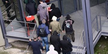Εικόνα από την μεταγωγή των συλληφθέντων για τις παράνομες επιδοτήσεις του ΟΠΕΚΕΠΕ, στην Ευρωπαϊκή Εισαγγελία (φωτ.: Μιχάλης Καραγιάννης/ EUROKINISSI)