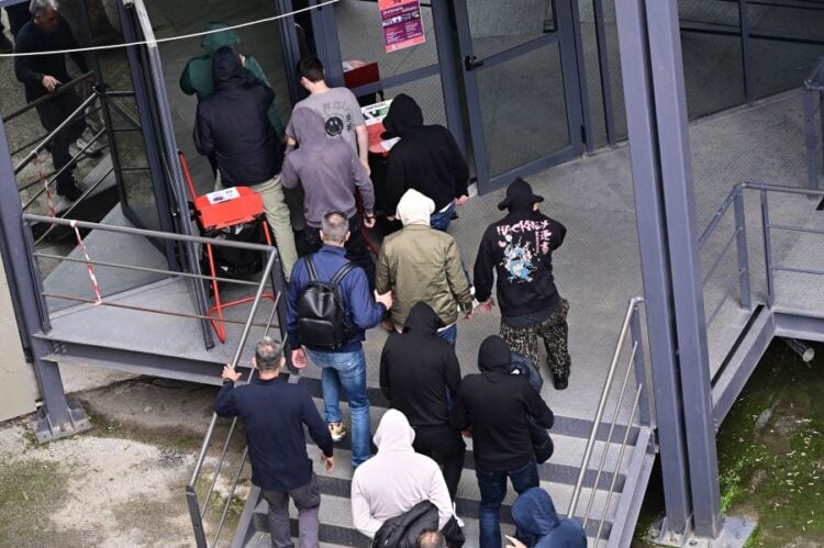 Εικόνα από την μεταγωγή των συλληφθέντων για τις παράνομες επιδοτήσεις του ΟΠΕΚΕΠΕ, στην Ευρωπαϊκή Εισαγγελία (φωτ.: Μιχάλης Καραγιάννης/ EUROKINISSI)