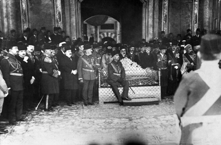 Ο τελευταίος σουλτάνος της Οθωμανικής Αυτοκρατορίας Μωάμεθ ΣΤ', το 1918 (πηγή: commons.wikimedia.org/wiki/
File:Sultan_Mehmed_VI)