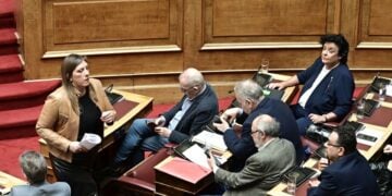 Εικόνα από την Ολομέλεια της Βουλής όπου συζητήθηκαν οι αιτήσεις άρσης ασυλίας των βουλευτών Ζωής Κωνσταντοπούλου και Λιάνας Κανέλλη (φωτ.: Μιχάλης Καραγιάννης/EUROKINISSI)