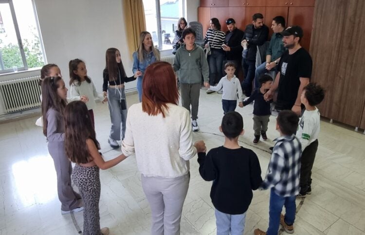 Με χορό εκκίνησαν τη νέα χρονιά τα μέλη της Αδελφότητας Ποντίων και Μικρασιατών Ηπείρου (φωτ.: facebook/Αδελφότητα Ποντίων & Μικρασιατών Ηπείρου)
