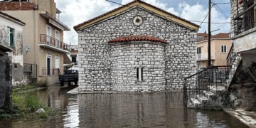 Στο έλεος της βροχής βρέθηκε και το γραφικό Αιτωλικό (φωτ.: EUROKINISSI)