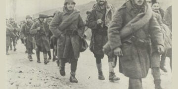 Στρατιωτικά τμηματα προελαύνουν προς το αλβανικό μέτωπο (πηγή: army.gr)