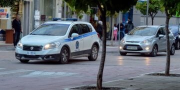 Στιγμιότυπο από την προσαγωγή των δύο 22χρονων στον εισαγγελέα Καλαμάτας (φωτ.: EUROKINISSI/Νικήτας Κώτσιαρης)