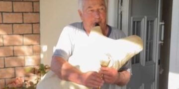 O δεξιοτέχνης του αγγείου Γιάννης Αραματανίδης (φωτ.: ΠΟΕ)