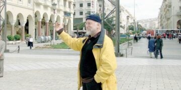 Ο Διονύσης Σαββόπουλος στην πλατεία Αριστοτέλους της Θεσσαλονίκης (φωτ.: ΜΟΤΙΟΝΤΕΑΜ/Κώστας Παπαδόπουλος)