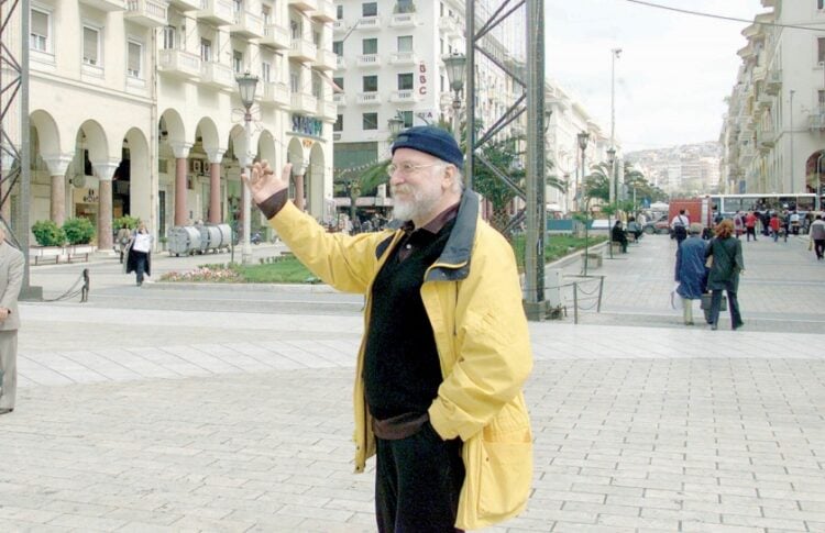 Ο Διονύσης Σαββόπουλος στην πλατεία Αριστοτέλους της Θεσσαλονίκης (φωτ.: ΜΟΤΙΟΝΤΕΑΜ/Κώστας Παπαδόπουλος)