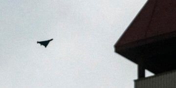 Drone στον ουρανό του Κιέβου κατά τη διάρκεια ρωσικής επίθεσης (φωτ.: EPA / Maxim Marusenko)