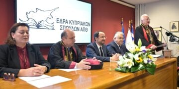 Στιγμιότυπο από την εκδήλωση των εγκαινίων της Έδρας Κυπριακών Σπουδών του ΑΠΘ (φωτ.: Αριστοτέλειο Πανεπιστήμιο Θεσσαλονίκης/Photopress/Γιάννης Τσουλφίδης)