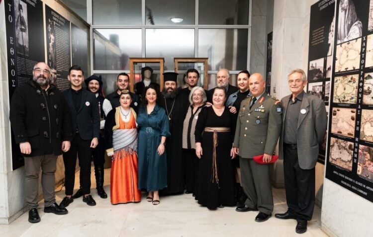 Αναμνηστική φωτογραφία από τα εγκαίνια (φωτ.: facebook/Ένωση Ποντίων Ν. Κιλκίς «Οι Αργοναύτες»)
