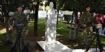 Η προτομή του Κρίτωνα Κονσουλίδη στην πλατεία που φέρει το όνομά του (φωτ.: facebook/Σύλλογος Μικρασιατών Καβάλας)