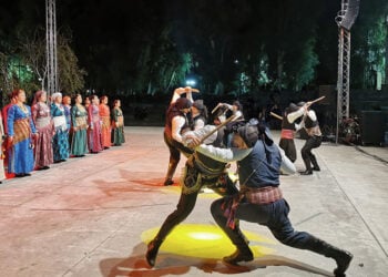 Στιγμιότυπο από το 3ο Πανόραμα Ποντιακών Χορών Δυτικής Αθήνας (φωτ.: Facebook / Σύλλογος Ποντίων Αγ. Βαρβάρας Ο Φάρος)
