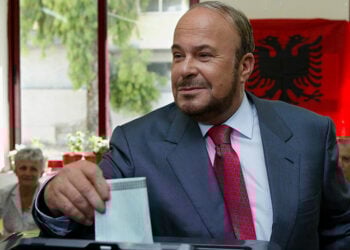 Ο Φατός Νάνο στις εκλογές του 2005 (φωτ.: EPA / Valdrin Xhemaj)