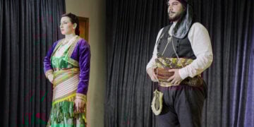 Από την εκδήλωση δεν θα μπορούσε να λείπει η ποντιακή φορεσιά (φωτ.: Λύκειο Ελληνίδων Κατερίνης / Μαρία-Ειρήνη Τζήκα)