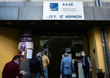 Στιγμιότυπα από την ΙΖ' ΔΟΥ Αθηνών στο Παγκράτι (φωτ.: EUROKINISSI / Τατιάνα Μπόλαρη)