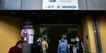 Στιγμιότυπα από την ΙΖ' ΔΟΥ Αθηνών στο Παγκράτι (φωτ.: EUROKINISSI / Τατιάνα Μπόλαρη)