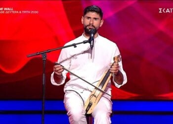 Ο Αλέξανδρος Φωστηρόπουλος δοκίμασε την τύχη του στο The Voice και τα κατάφερε (φωτ.: glomex)