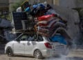 Κάτοικοι της Γάζας εγκαταλείπουν την πόλη προς Νότο (φωτ.: EPA / Mohammed Saber)