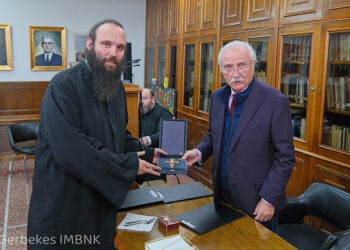 Ο πρόεδρος του του Ιερού Προσκυνήματος και του Σωματείου «Παναγία Σουμελά» Γιώργος Τανιμανίδης και ο νέος ηγούμενος αρχιμανδρίτης Παντελεήμων Παπαεμμανουήλ (φωτ.: Μητρόπολη Βεροίας / Γεράσιμος Μπεκές)