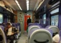 Μέσα στον ακινητοποιημένο συρμό του Intercity50 (φωτ.: pontosnews.gr)