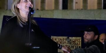 Η Μαρία Καρυστιανού στο Σύνταγμα, στη συγκέντρωση αλληλεγγύης στον απεργό πείνας Πάνο Ρούτσι, Κυριακή 28 Σεπτεμβρίου 2025 (φωτ.: EUROKINISSI / Γιώργος Κονταρίνης)