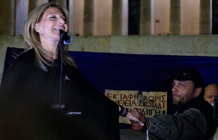 Η Μαρία Καρυστιανού στο Σύνταγμα, στη συγκέντρωση αλληλεγγύης στον απεργό πείνας Πάνο Ρούτσι, Κυριακή 28 Σεπτεμβρίου 2025 (φωτ.: EUROKINISSI / Γιώργος Κονταρίνης)