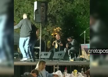 Στιγμιότυπο από το γλέντι στο Έλος Κισσάμου, στη Γιορτή Κάστανου (φωτ.: cretapost.gr)