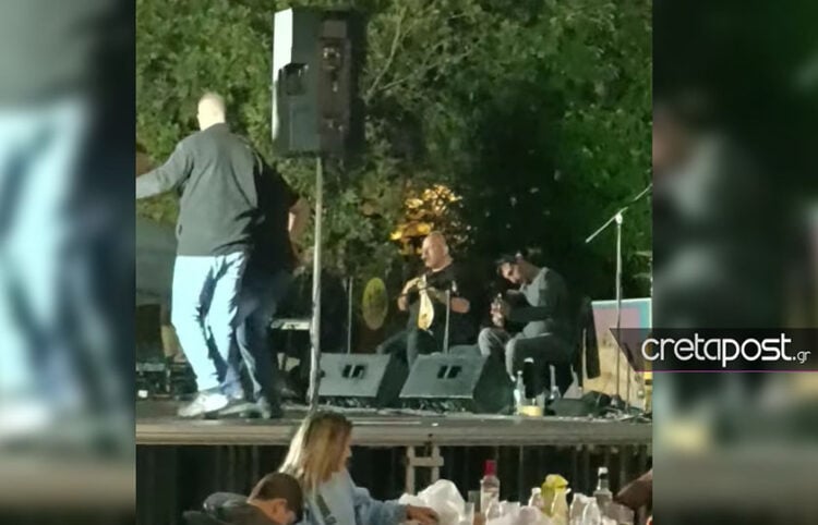 Στιγμιότυπο από το γλέντι στο Έλος Κισσάμου, στη Γιορτή Κάστανου (φωτ.: cretapost.gr)