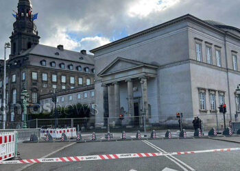 Αποκλεισμένο για το κοινό είναι το Κρίστιανμποργκ στην Κοπεγχάγη, όπου πραγματοποιείται η συνεδρίαση της Ευρωπαϊκής Πολιτικής Κοινότητας (φωτ.: Γιώργος Κουρκουρίκης)