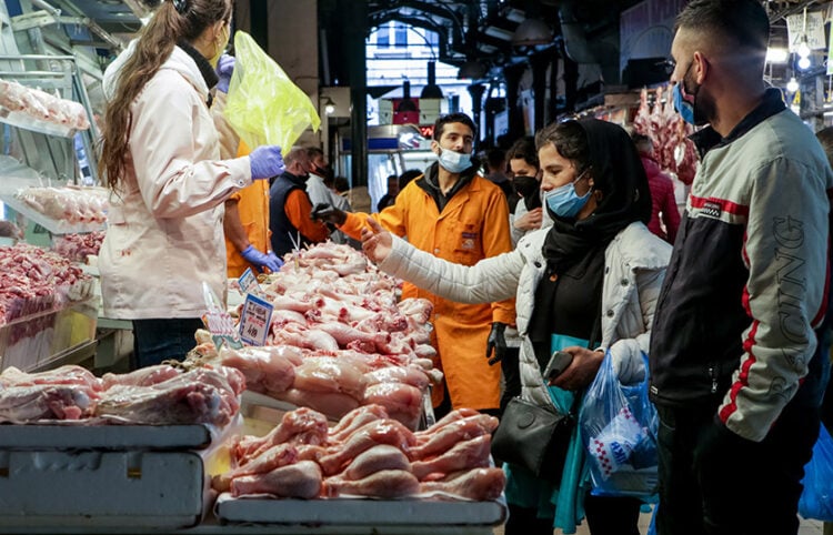 Στιγμιότυπο από τη Βαρβάκειο, την κεντρική κρεαταγορά της Αθήνας (φωτ.: EUROKINISSI / Αναστάσης Ναρεκιάν)