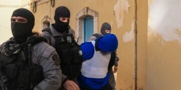 Ο νεαρός οδηγήθηκε σήμερα στον εισαγγελέα Χανίων (φωτ.: EUROKINISSI/Γιάννης Αγγελάκης)