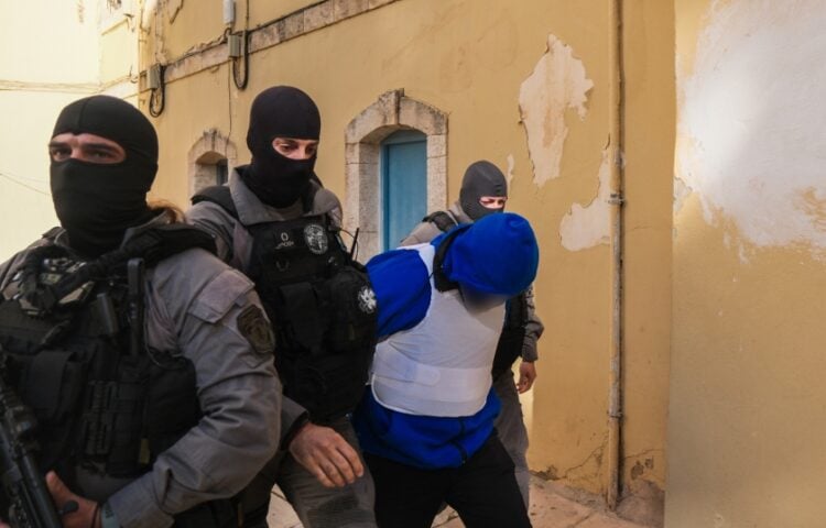 Ο νεαρός οδηγήθηκε σήμερα στον εισαγγελέα Χανίων (φωτ.: EUROKINISSI/Γιάννης Αγγελάκης)