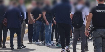 Από τη μεταφορά των συλληφθέντων στον εισαγγελέα (φωτ.: EUROKINISSI / Γιάννης Παναγόπουλος)