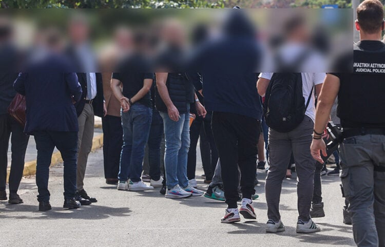 Από τη μεταφορά των συλληφθέντων στον εισαγγελέα (φωτ.: EUROKINISSI / Γιάννης Παναγόπουλος)