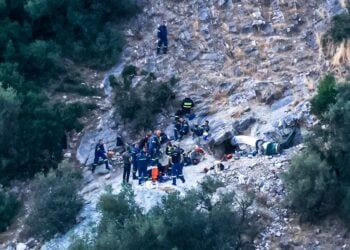 Η επιχείρηση απεγκλωβισμού διήρκεσε σχεδόν 12 ώρες (φωτ.: EUROKINISSI)