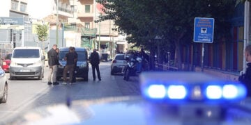 Αστυνομική επιχείρηση στην οδό Λιοσίων μετά τον εντοπισμό  της χειροβομβίδας (φωτ.: EUROKINISSI / Γιάννης Παναγόπουλος)