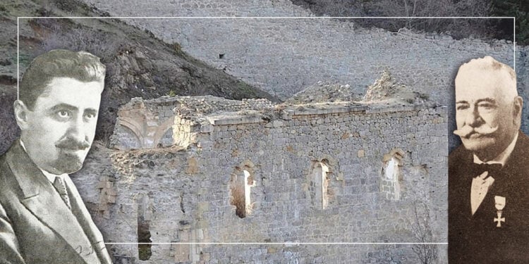 Ο Θεοφύλακτος Θεοφυλάκτου (αριστερά) και ο Γεώργιος Κανδηλάπτης-Κάνις (δεξιά), με ό,τι απέμεινε από το καθολικό της Ιεράς Μονής Παναγίας Γουμερά  (εικ.: Αλεξία Ιωαννίδου)