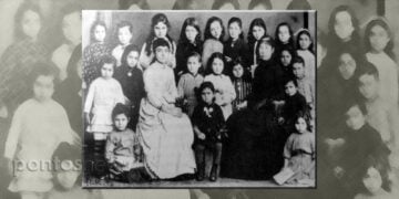 Μαθήτριες του Παρθεναγωγείου Κερασούντος μαζί με τις δασκάλες Άννα Βαφειάδου (αρ.) και Φανή Χρυσαφίδου, το 1888 (πηγή: «Η Έξοδος», τόμος Ι / Χαρά Λιουδάκη-Κυπραίου. Εικ.: Χριστίνα Κωνσταντάκη)